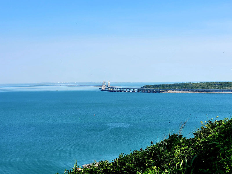 Добраться в Крым на машине через Крымский мост